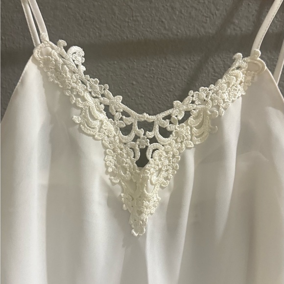 Vintage Intime of California Elegant Lace Trim Slip Dress and Robe Set. - Picture 3 of 8